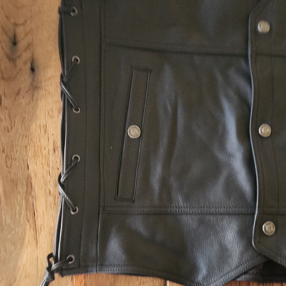 Harley-Davidson Black Leather Vest with Embossed Logo - Picture 4 of 9